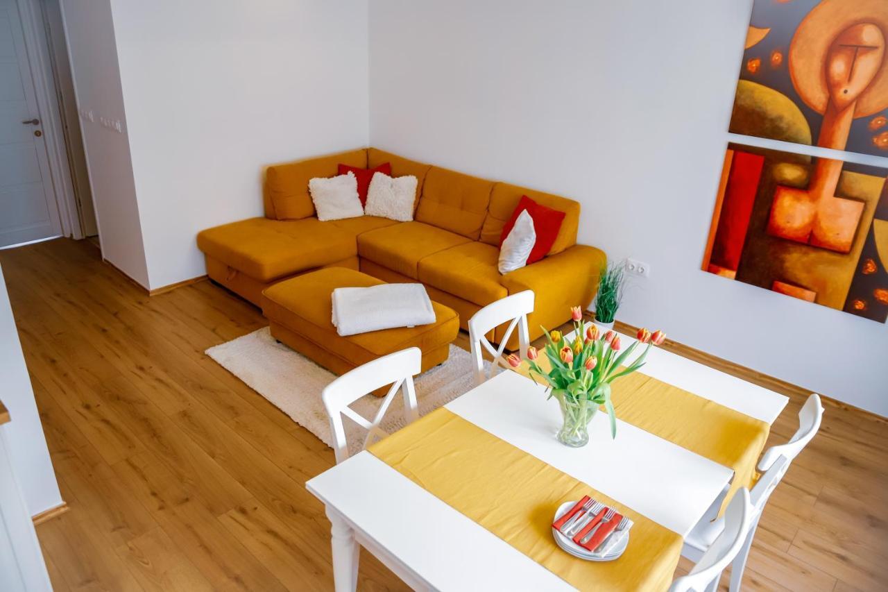 Cozy Apartment In The Downtown Gyor Exterior photo